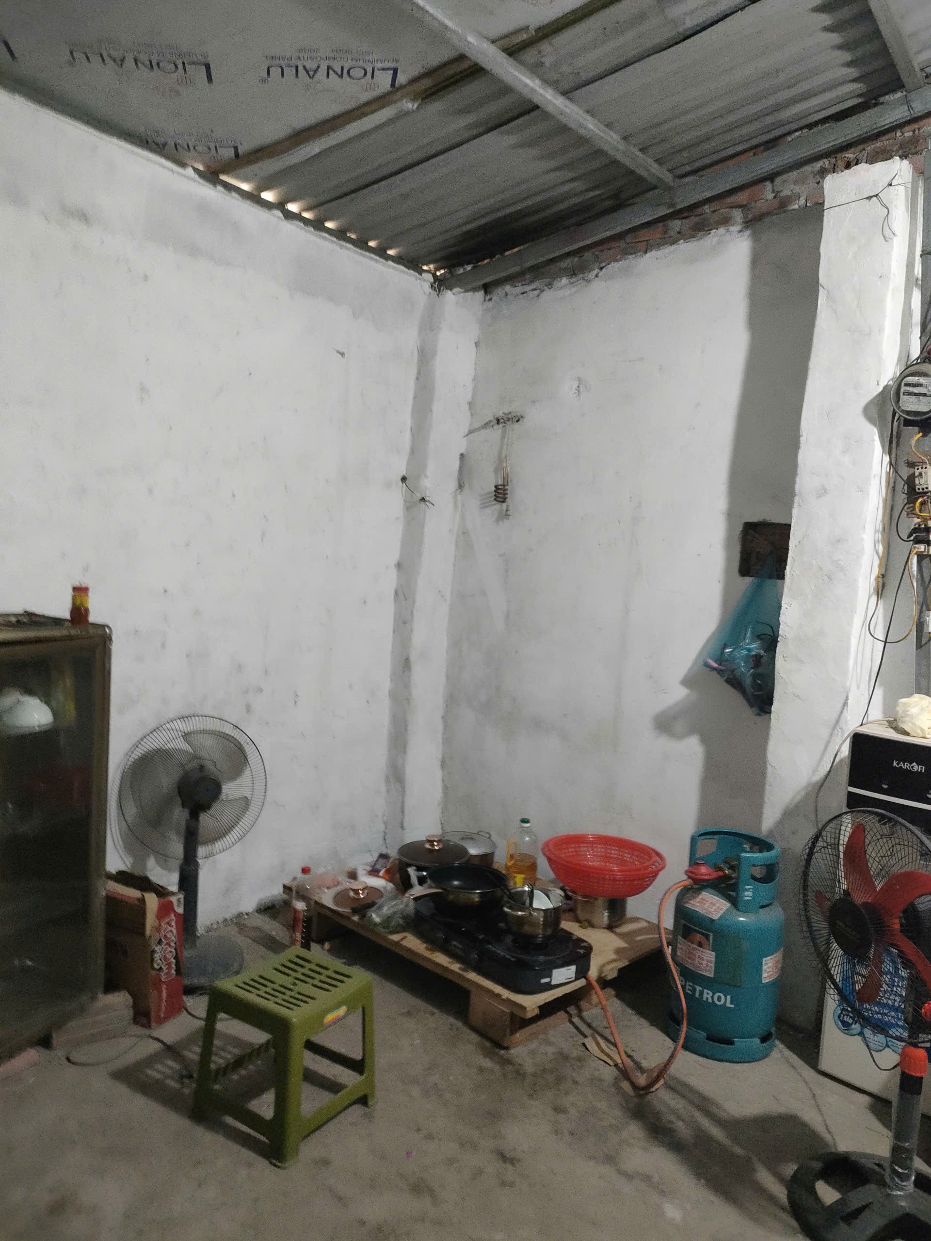 Bán gấp giá rẻ Giải Phóng 63m, cấp 4, mặt tiền 4m, 940 triệu Hoàng Mai.