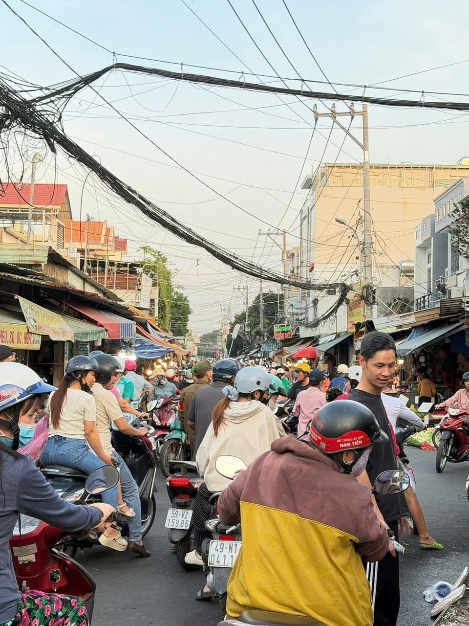 ĐẤT VÀNG MẶT TIỀN CHỢ GIÃN DÂN – HIỆP THÀNH Q12 - TẶNG NHÀ C4 – KINH DOANH ĐỈNH 2