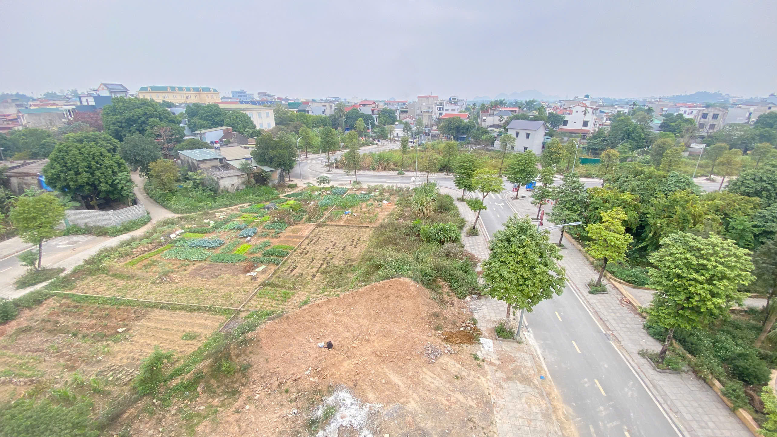 Bán gấp lô góc 2 mặt tiền DT 136,5m2 giá đầu tư đối diện khu chợ Lương Sơn, sẵn sổ đỏ sang tên(BP) 4