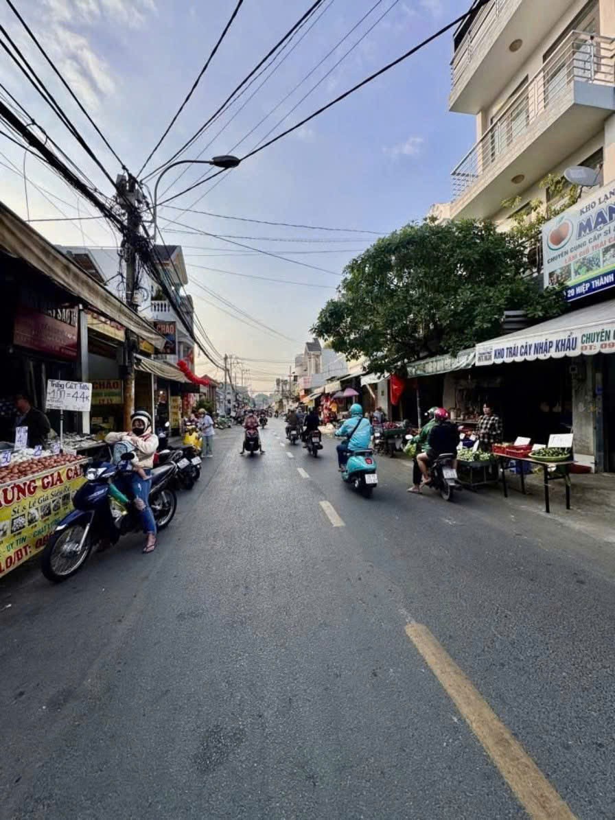 ĐẤT VÀNG MẶT TIỀN CHỢ GIÃN DÂN – HIỆP THÀNH Q12 - TẶNG NHÀ C4 – KINH DOANH ĐỈNH 5