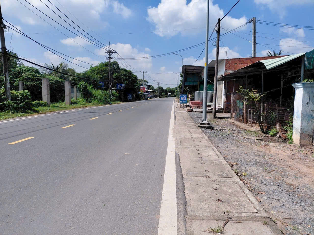 Bán đất mt đường Nguyễn Thị Nê , Phú Hòa Đông tdt 851m2 ( 300m2 thổ cư ) giá giảm còn 6,5 tỷ 2