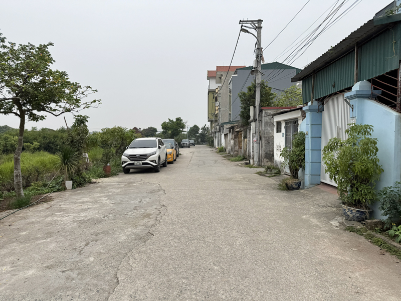 Chính chủ bán đất tặng nhà C4 khu Viện Rau B - Gia Lâm: 60M2 khổ vuông đẹp, sau nhà có khe thoáng 3