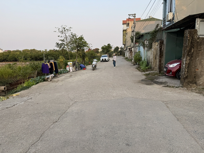 Chính chủ bán đất tặng nhà C4 khu Viện Rau B - Gia Lâm: 60M2 khổ vuông đẹp, sau nhà có khe thoáng 9