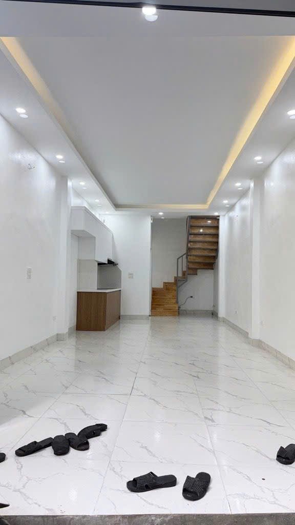 Chính chủ bán nhà 2 tầng mặt ngõ Giải Phóng , ô tô đỗ cửa 2