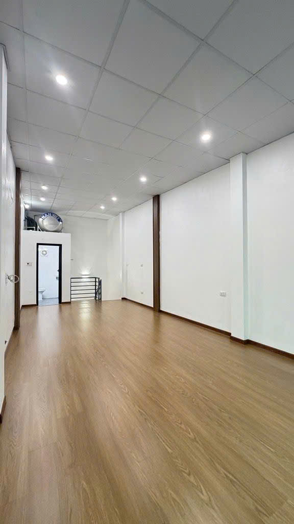 Chính chủ bán nhà 2 tầng mặt ngõ Giải Phóng , ô tô đỗ cửa 4