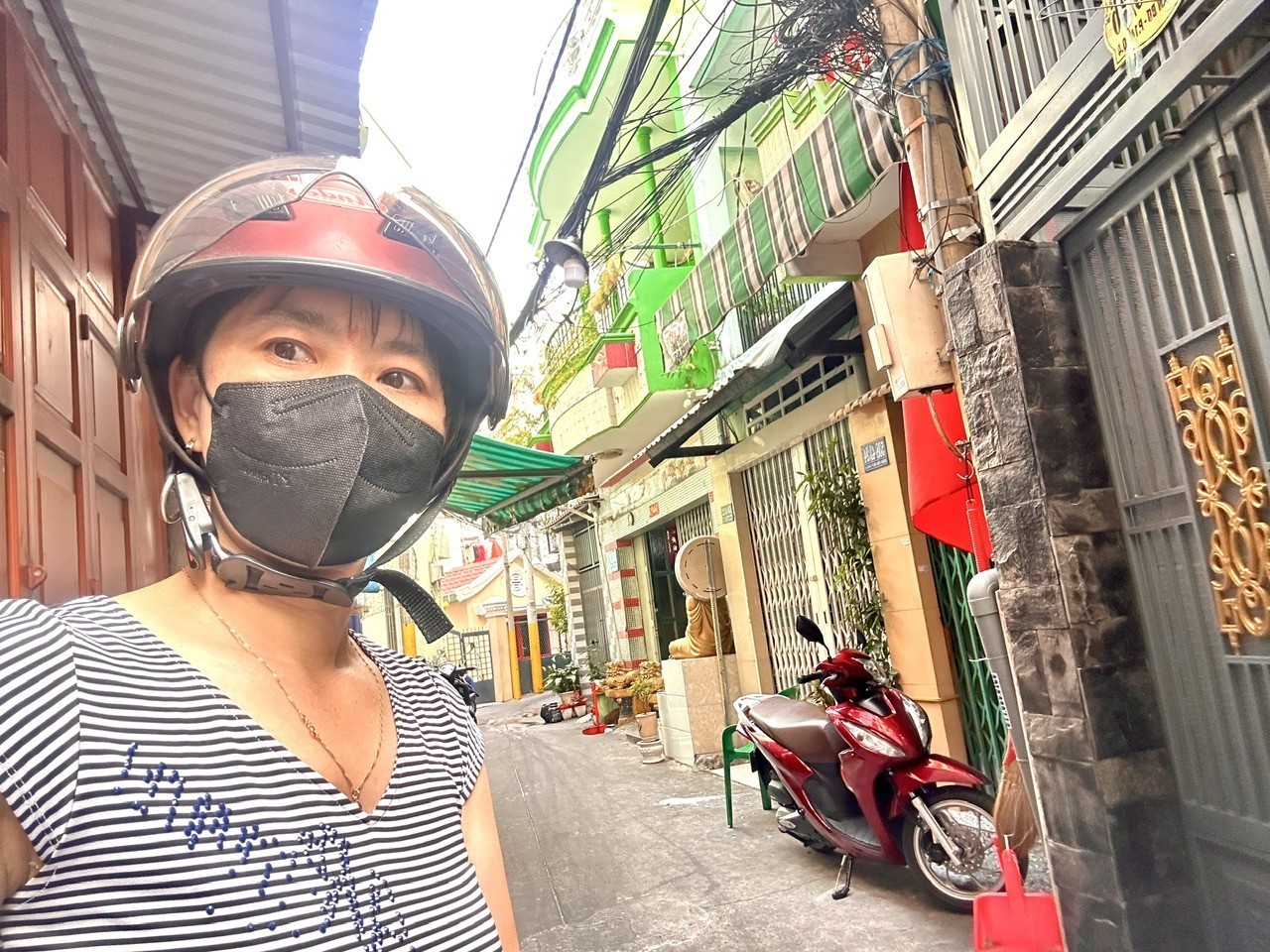 BÁN NHÀ DT 38.7 M2 - CHỈ 4 ĐỒNG NHỈNH- Đ. ĐOÀN VĂN BƠ- LƯU THÔNG TÔN ĐẢN - VĨNH KHÁNH- HOÀNG DIỆU-