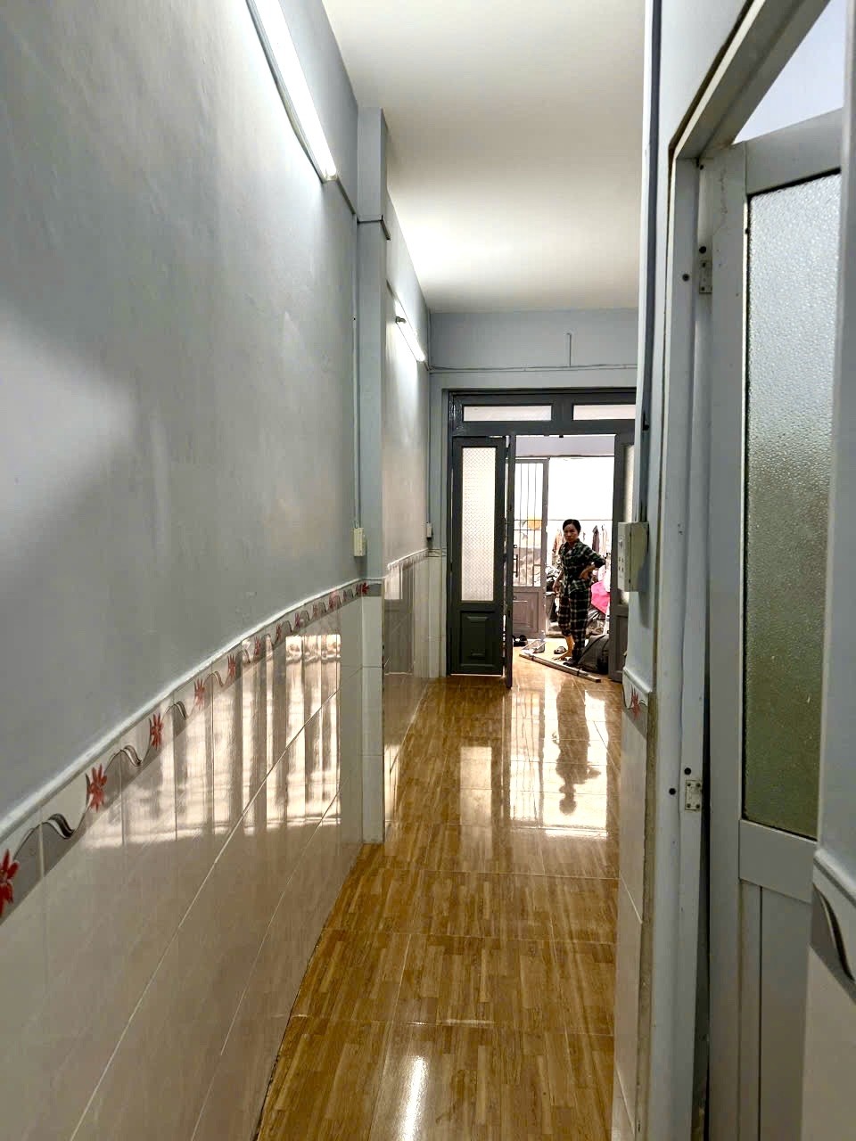 BÁN NHÀ ĐƯỜNG XÓM CHIẾU- DT:34.2M2- CHỈ 2 ĐỒNG 9- KHU DÂN CƯ HIỆN HỮU 4