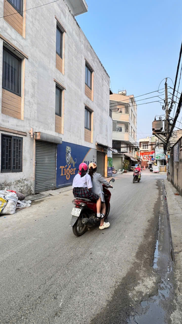 Bán 2 nhà 3 lầu mới xây full nội thất gần bàn giao Bình Hưng Hòa , Bình Tân giá 7,9 tỷ 1/ căn 3