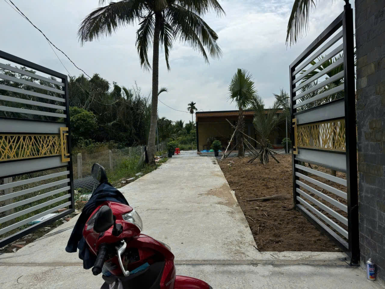 Bán nhà vườn thị trấn Bến Lức tdt 1191m2 đầy đủ tiện nghi giá 4,2 tỷ 2