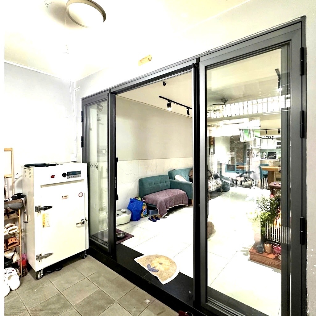 BÁN NHÀ Đ.BẾN VÂN ĐỒN- NHÀ ĐẸP VÀO Ở NGAY- TRƯƠC NHÀ RỘNG 4M- QUA Q1,Q8 CHƯA ĐẾN 5P- GẦN TRƯỜNG ĐH 2