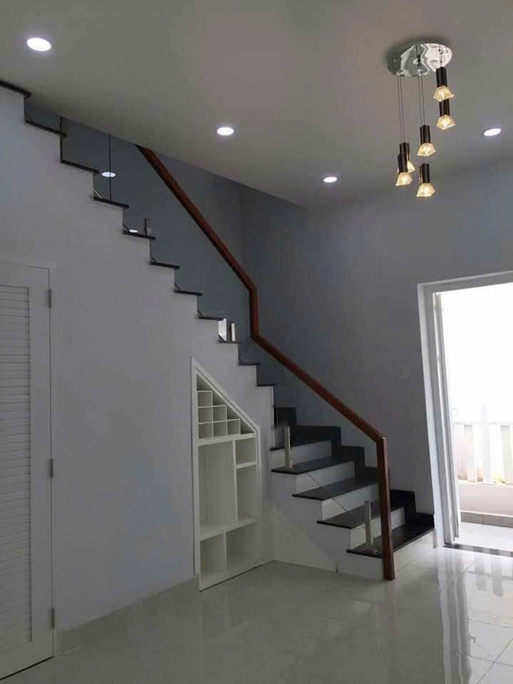 Cho thuê Nhà mặt tiền Phường Phú Hữu, Quận 9, Diện tích 75m², Giá Thương lượng 3