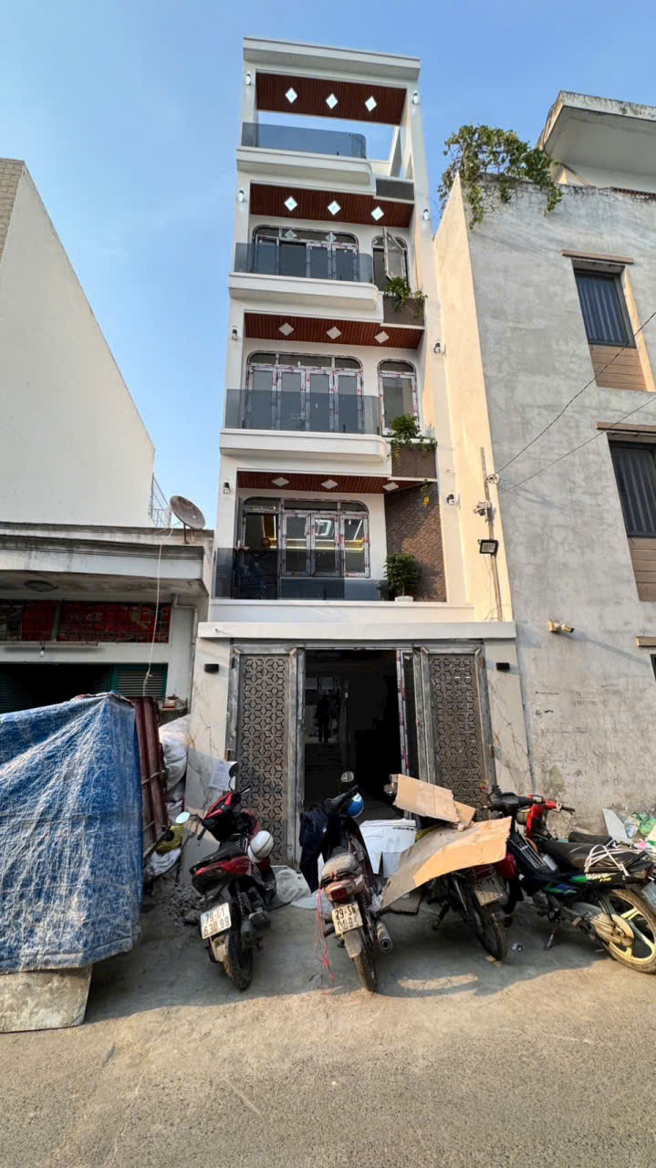 Bán nhà hẻm đường số 11, Bình Hưng Hòa dt 60m2 , 3 lầu , 5pn , 6wc giá 7,9 tỷ 5