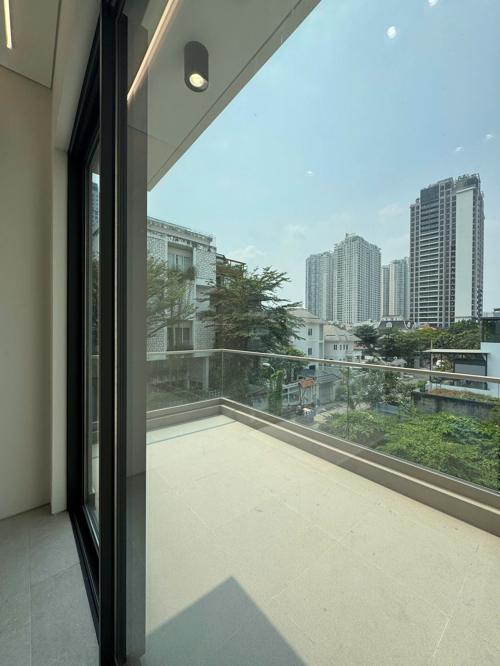 Cho thuê Biệt thự Phường Thảo Điền, Quận 2, Diện tích 165m², Giá Thương lượng 8