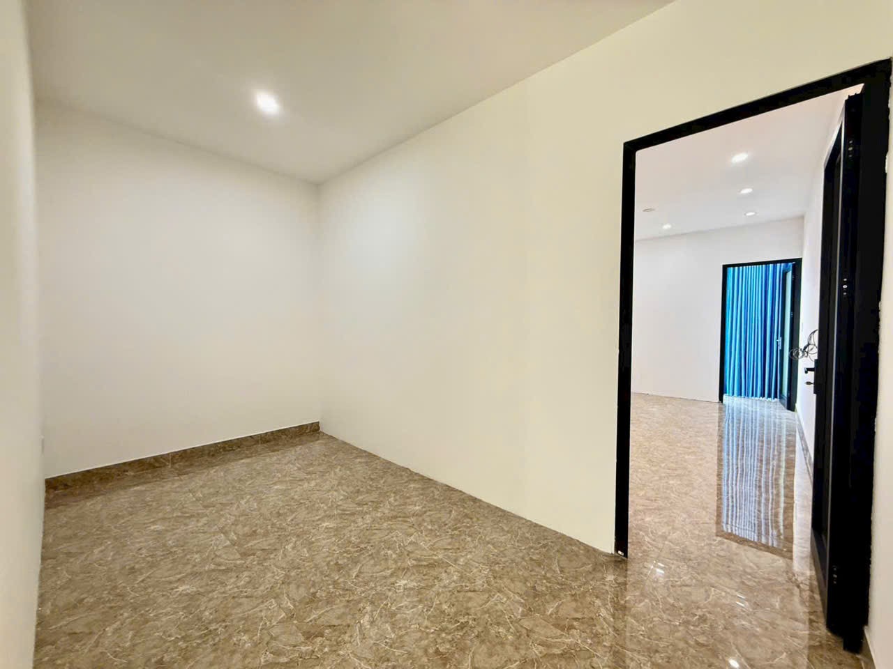 MẶT PHỐ KINH DOANHLÊ ĐẠI HÀNH Gần ÔNG ÍCH ĐƯỜNG 100m2 - Giá Bán Nhỉnh 9 Tỷ - Sầm Uất, Vừa Ở