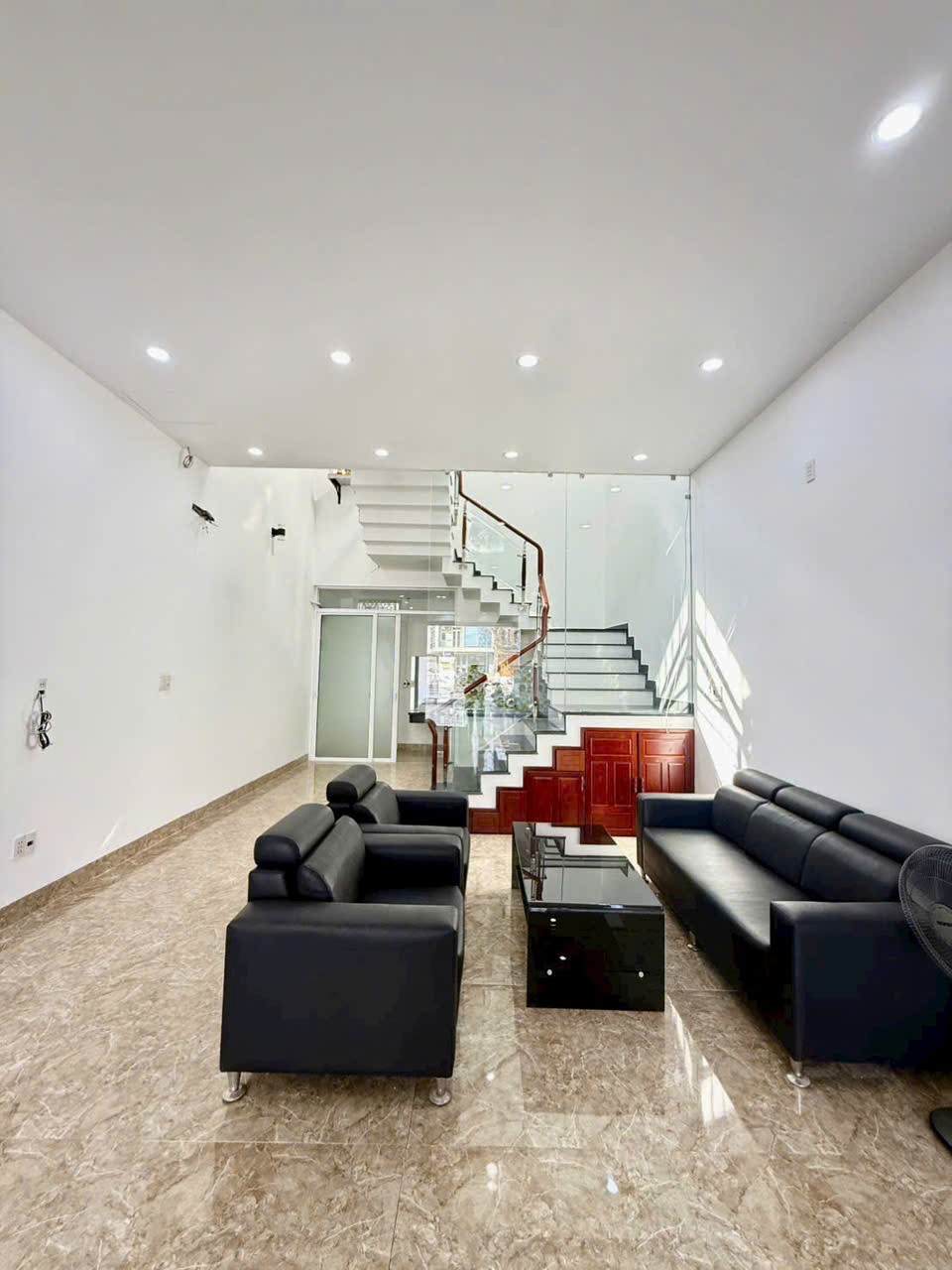 MẶT PHỐ KINH DOANHLÊ ĐẠI HÀNH Gần ÔNG ÍCH ĐƯỜNG 100m2 - Giá Bán Nhỉnh 9 Tỷ - Sầm Uất, Vừa Ở 2