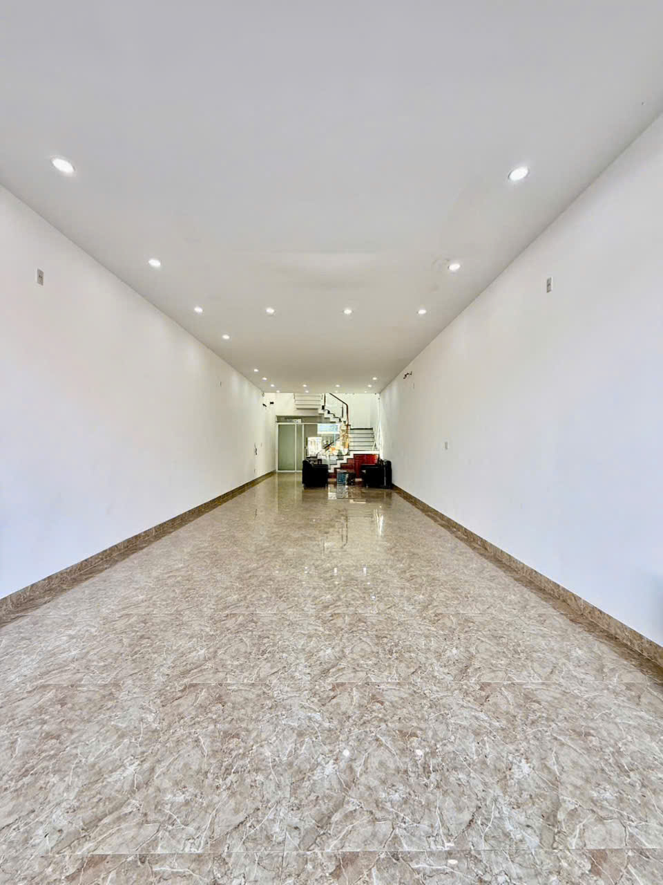 MẶT PHỐ KINH DOANHLÊ ĐẠI HÀNH Gần ÔNG ÍCH ĐƯỜNG 100m2 - Giá Bán Nhỉnh 9 Tỷ - Sầm Uất, Vừa Ở 4