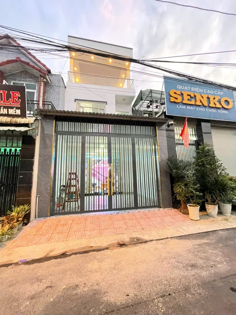 Bán nhà đẹp / tỉnh lộ 15 , Tân Thạnh Tây , Củ Chi dt 100m2 full thổ , 2 lầu , 3pn, 3wc giá 4,5 tỷ