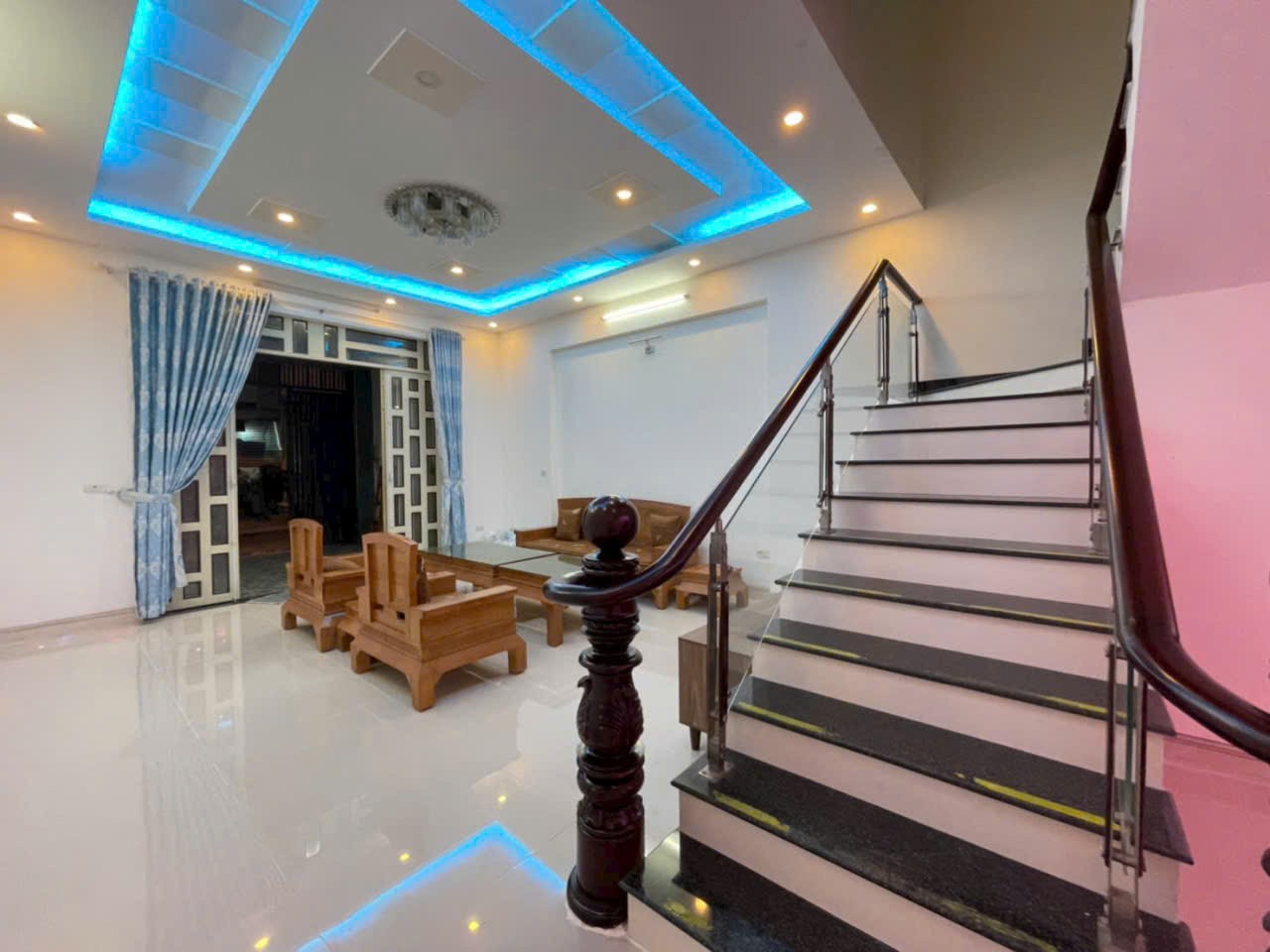 Bán nhà đẹp / tỉnh lộ 15 , Tân Thạnh Tây , Củ Chi dt 100m2 full thổ , 2 lầu , 3pn, 3wc giá 4,5 tỷ 2