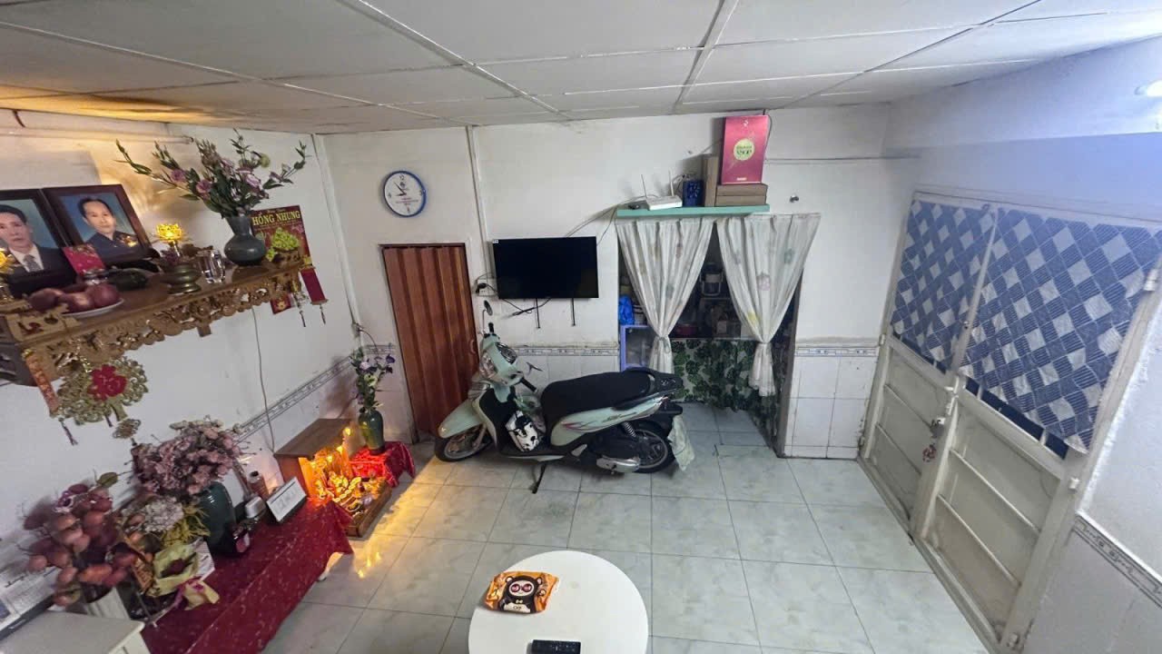 Bán nhà 1 trệt 1 lầu, SHR hoàn công đủ, ban công rộng, giá 1.9 tỷ 2