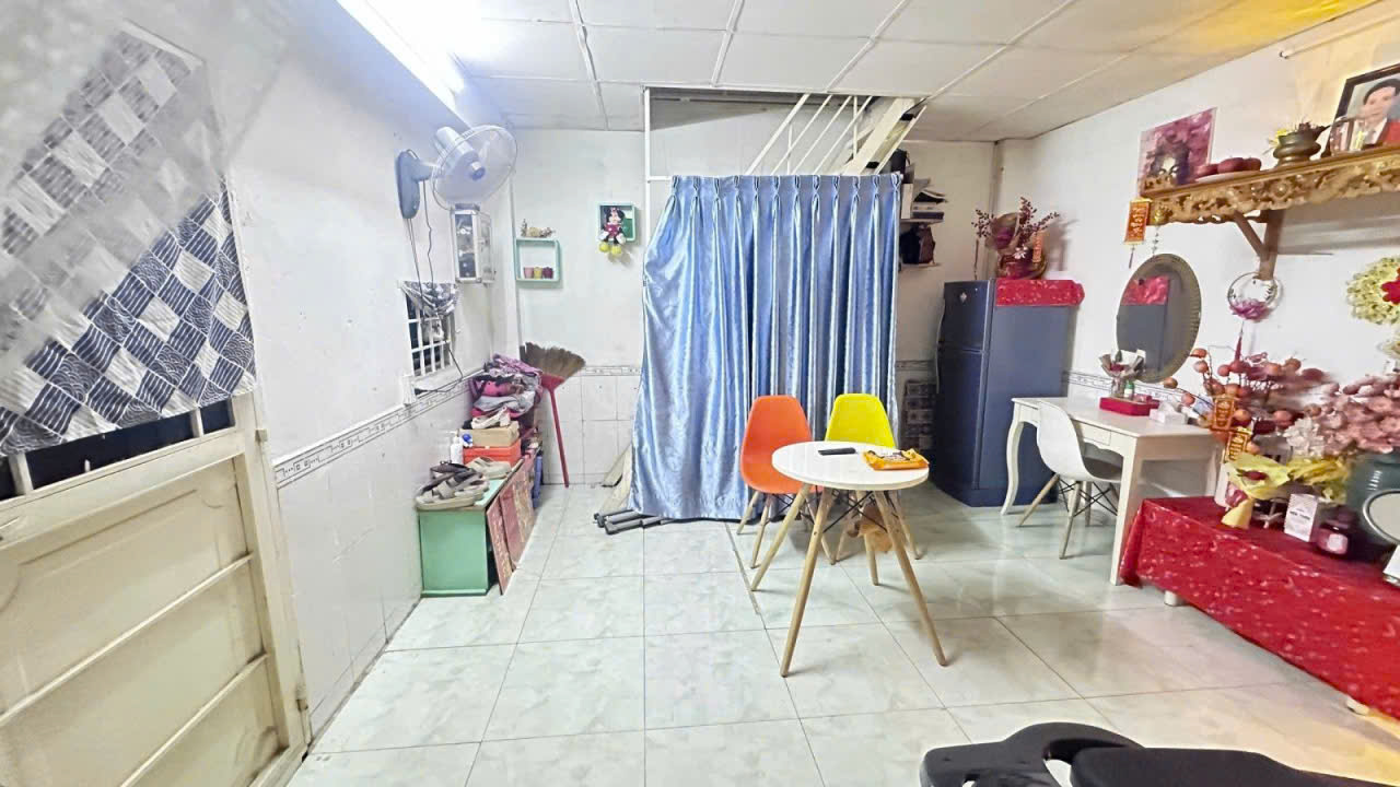 Bán nhà 1 trệt 1 lầu, SHR hoàn công đủ, ban công rộng, giá 1.9 tỷ 6