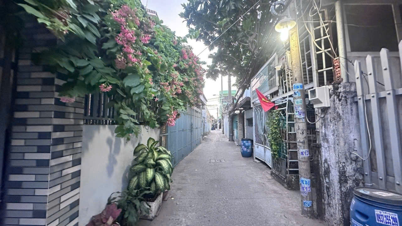 Bán nhà 1 trệt 1 lầu, SHR hoàn công đủ, ban công rộng, giá 1.9 tỷ 7