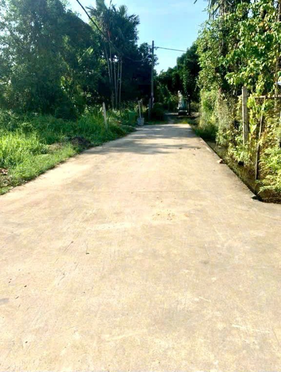 Bán biệt thự đẹp // tỉnh lộ 8 , xã Hòa Phú dt 208m2 full thổ , 1 lầu 3pn , 4wc giá giảm còn 5 tỷ 4