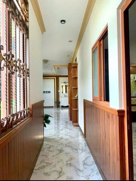 Bán biệt thự đẹp // tỉnh lộ 8 , xã Hòa Phú dt 208m2 full thổ , 1 lầu 3pn , 4wc giá giảm còn 5 tỷ 6