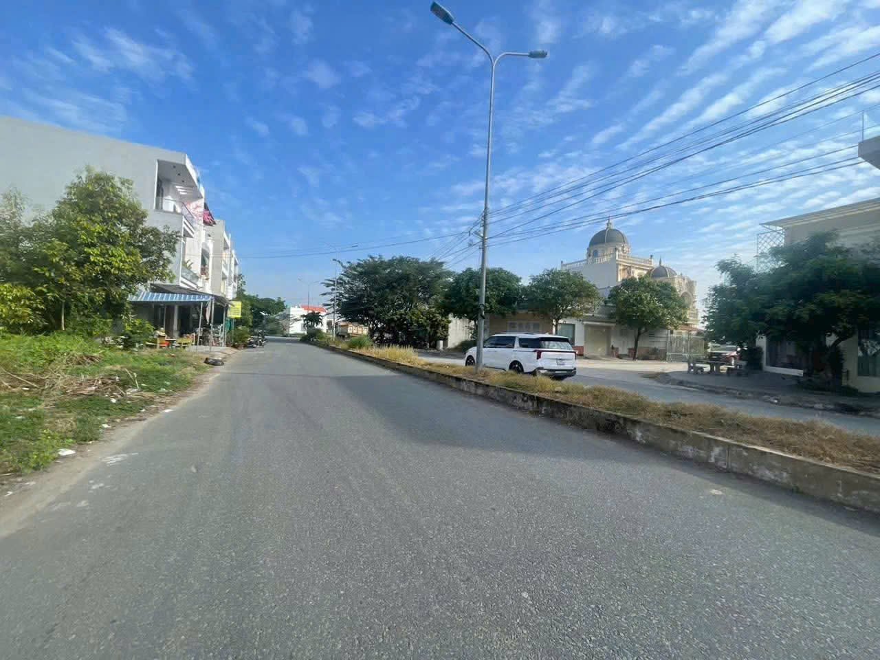 Bán nền thổ cư đường số 11, khu dân cư 135 , thị trấn Bến Lức dt 120m2 giá 4,4 tỷ 3