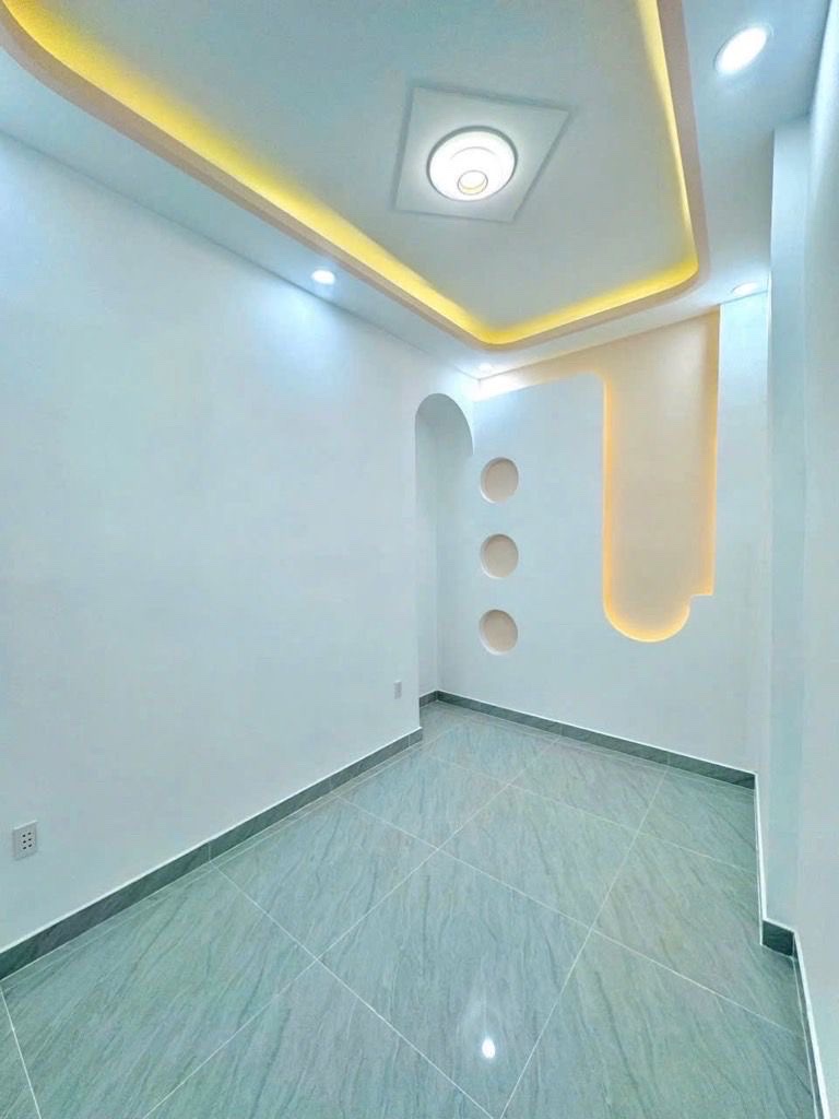 SIÊU PHẨM NHÀ MỚI- CHỈ 2 .65T- Đ.ĐOÀN VĂN BƠ- GẦN CHỢ 200 Đ.XÓM CHIẾU- HƯỚNG RA TÔN ĐẢN- VĨNH 4