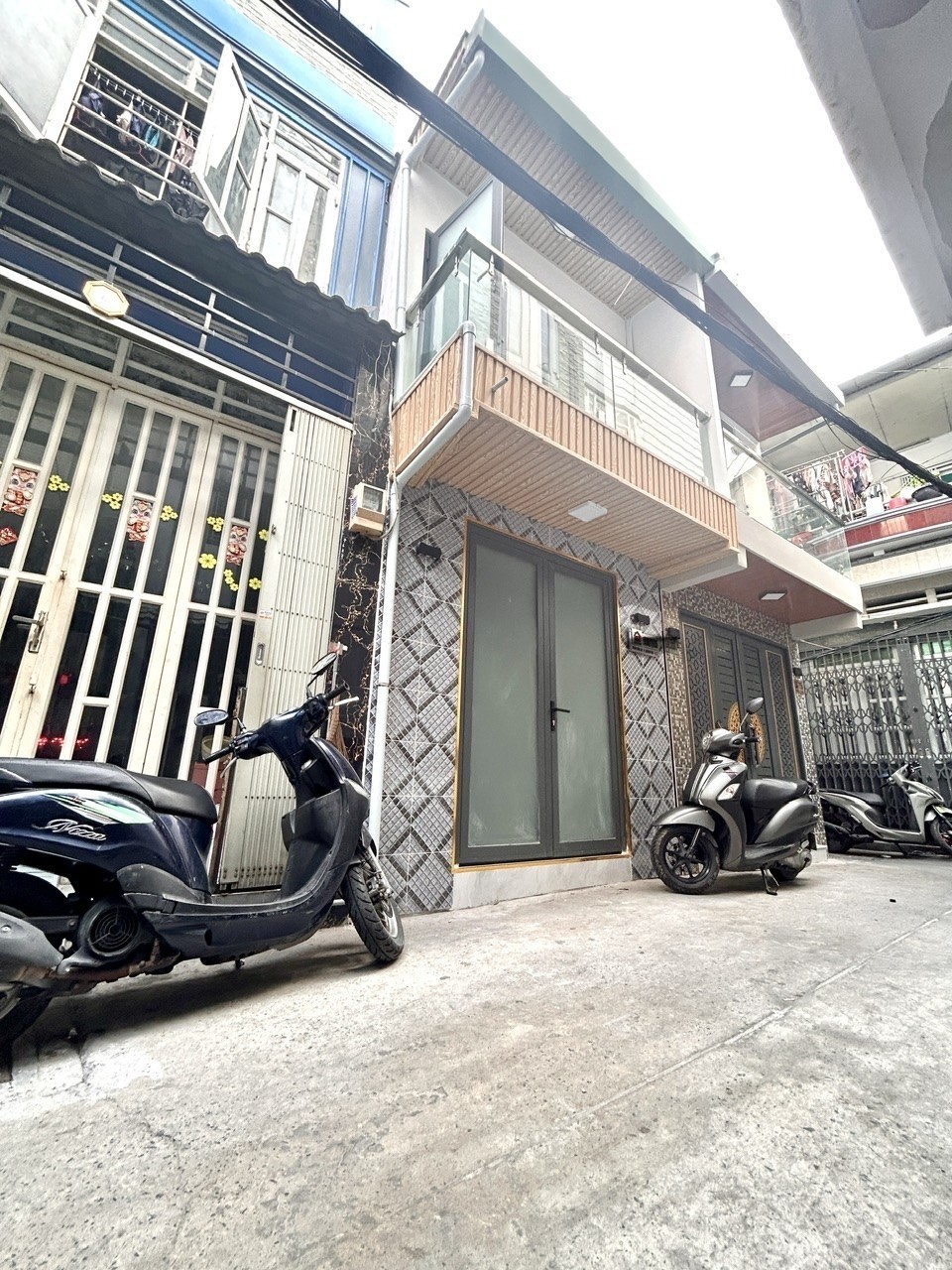 BÁN  NHÀ MỚI  VÀO Ở NGAY- CHỈ 2 .65T- Đ.ĐOÀN VĂN BƠ- GẦN CHỢ 200 Đ.XÓM CHIẾU- HƯỚNG RA TÔN ĐẢN- 2