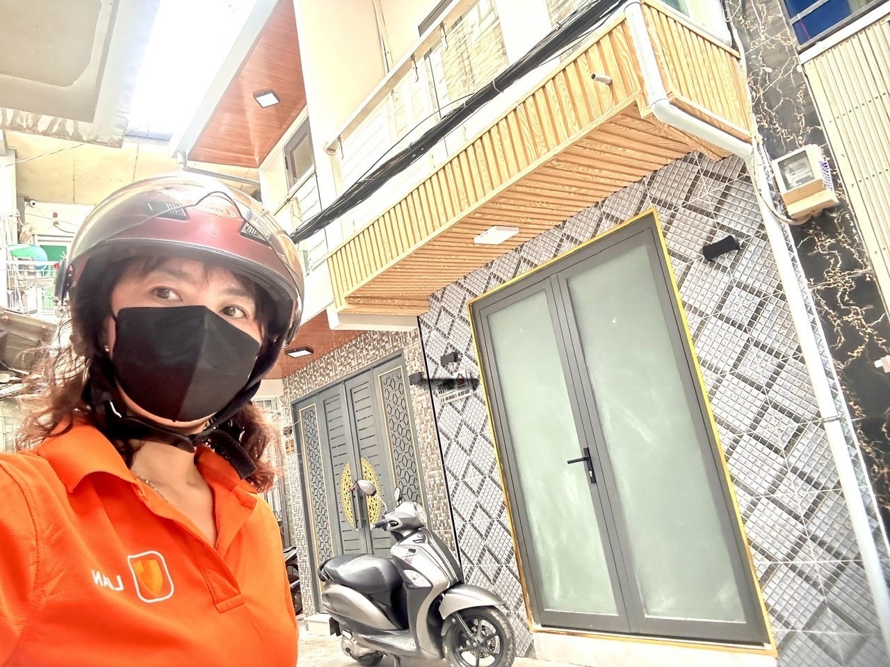 BÁN  NHÀ MỚI  VÀO Ở NGAY- CHỈ 2 .65T- Đ.ĐOÀN VĂN BƠ- GẦN CHỢ 200 Đ.XÓM CHIẾU- HƯỚNG RA TÔN ĐẢN-