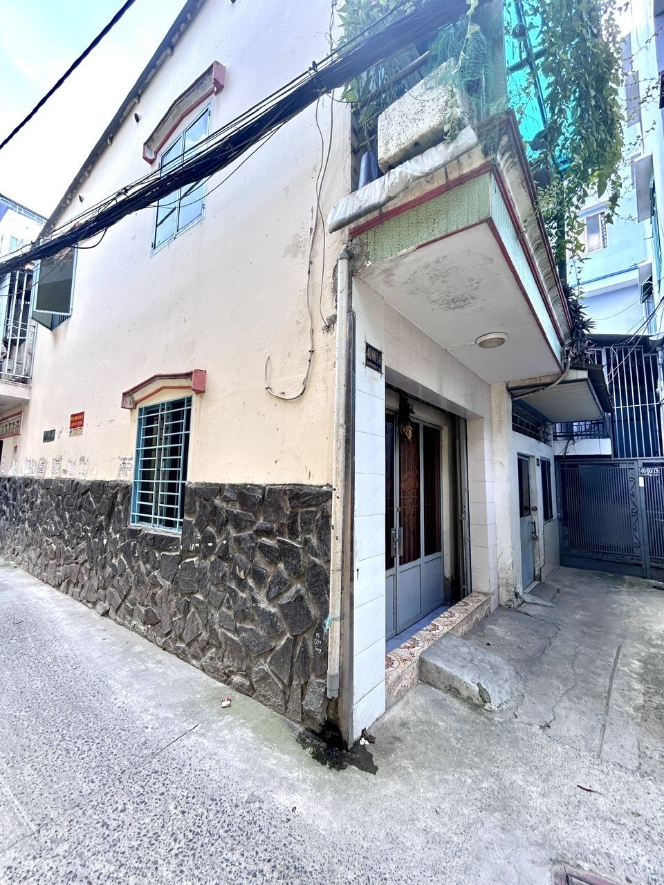 BÁN NHÀ NHÀ Đ.NGUYỄN KHOÁI- CHỈ CÒN 5 ĐỒNG 8DT HƠN 66M2- GIAO THƯƠNG GIỮA TÔN THẤT THUYẾT VÀ BẾN 2