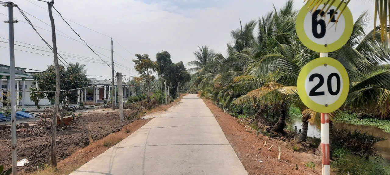 Bán đất mt đường beton liên ấp 5-6 xã Bình Đức dt 741m2 ( 200m2 thổ cư ) giá 1,75 tỷ 5