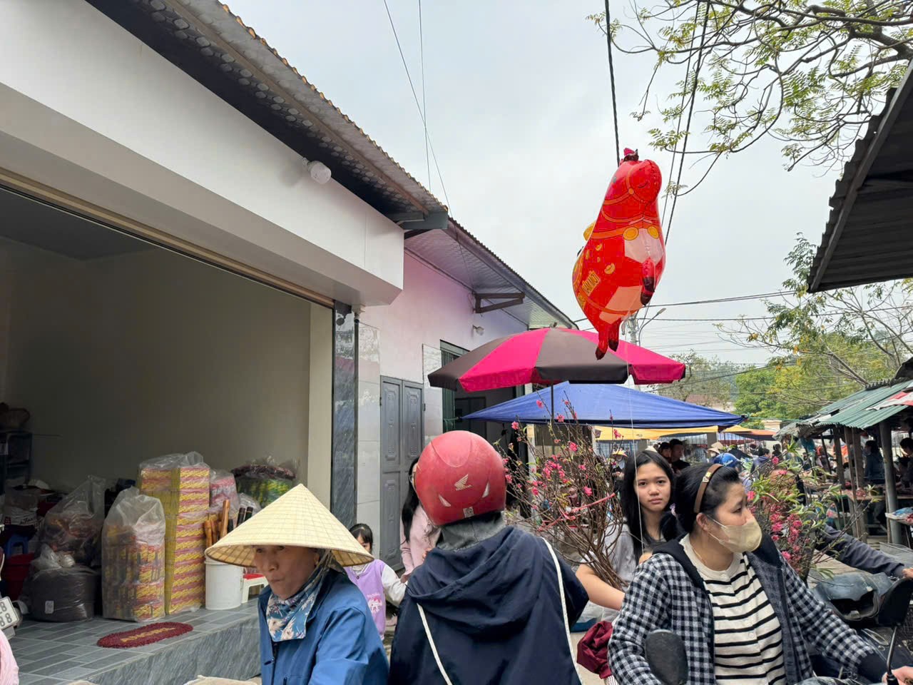 Chính chủ cần tiền bán gấp nhà mặt chợ thôn Chi Đông 2, Quang Minh, MT kinh doanh đẹp 3