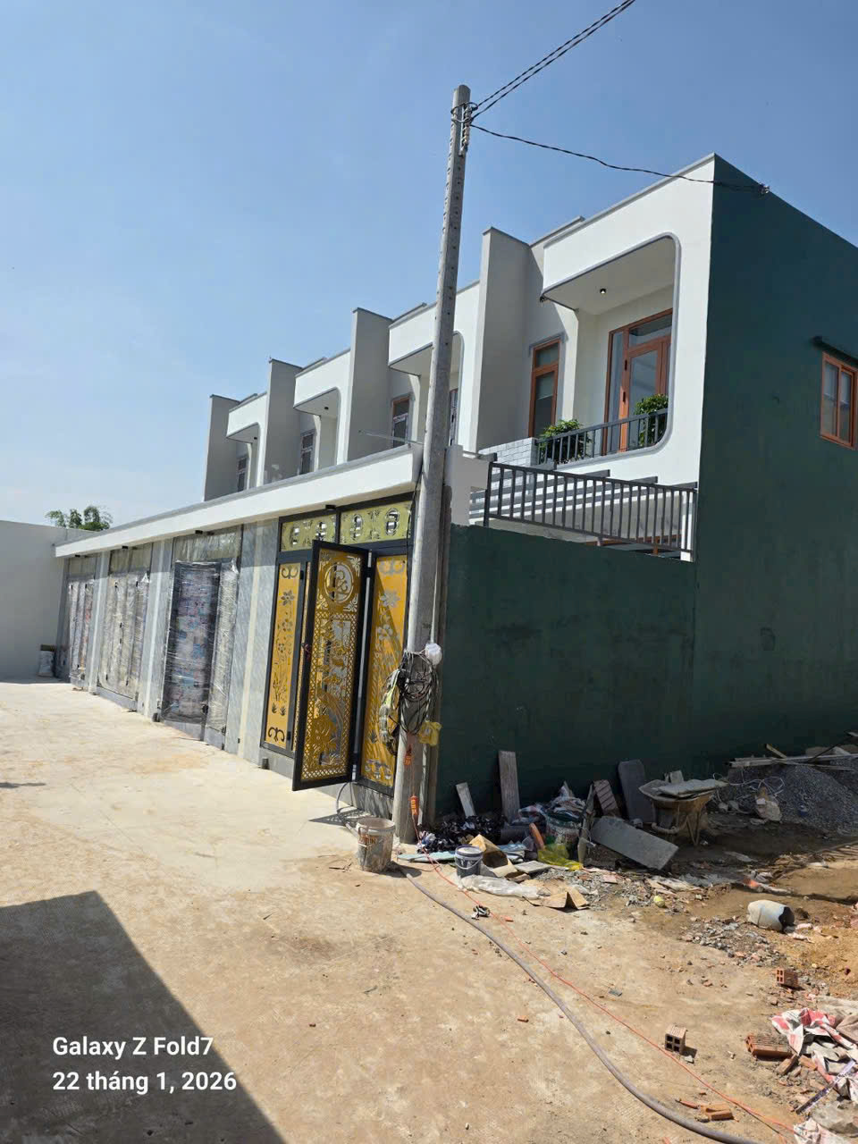 Bán 9 căn nhà mới xây đồng bộ xã Mỹ Hạnh Nam dt dt 112,5m2 1 lầu 4pn,4wc giá 2,55 tỷ /căn 5