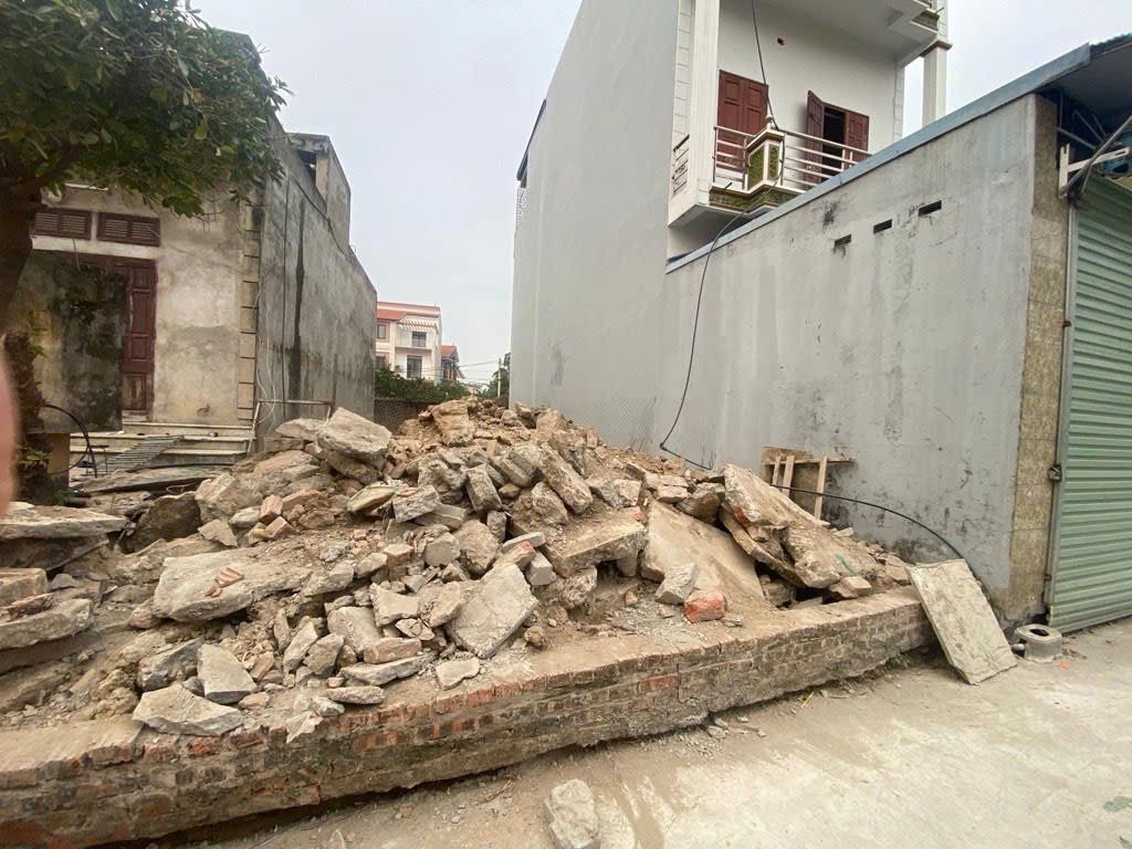 Bán gấp 100m đất đẹp tổ 9, Quang Minh, Mê Linh. Đất vuông vắn, mặt tiền rộng. Oto đỗ 2