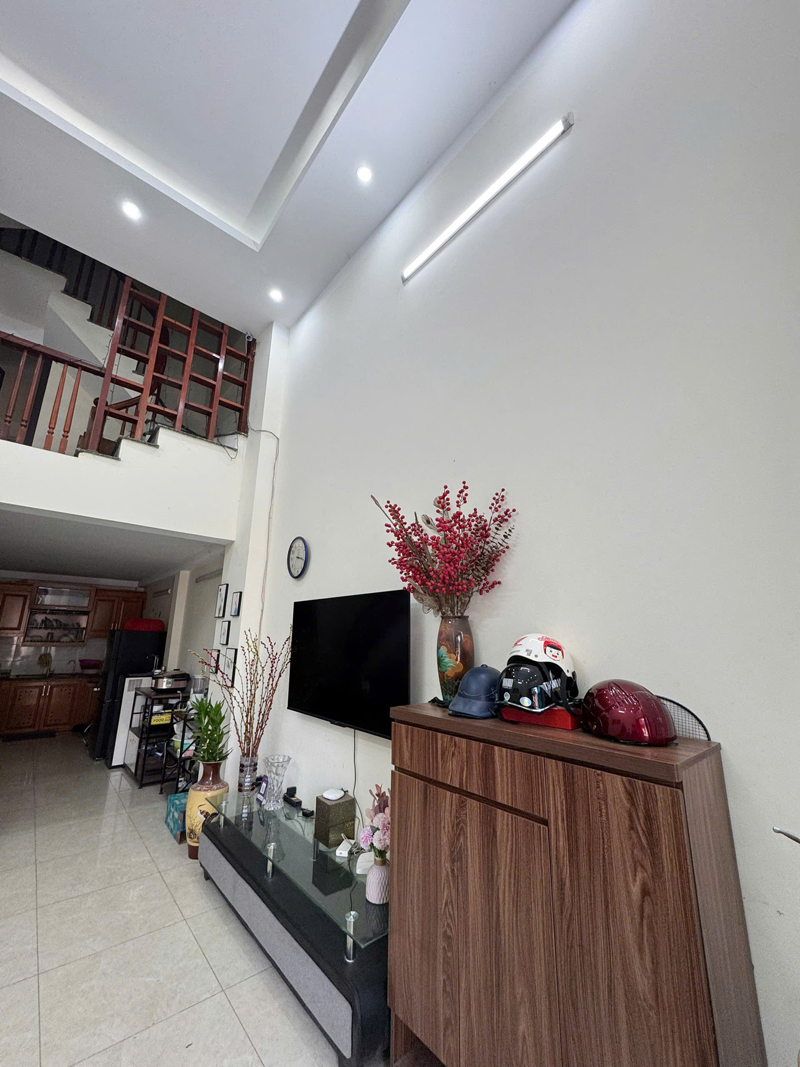 Cần bán 46,6m2 nhà 5 tầng, ô tô tránh ngõ 68/79 Nguyễn Văn Linh. Đón đầu quy hoạch lô góc đường 13m 4