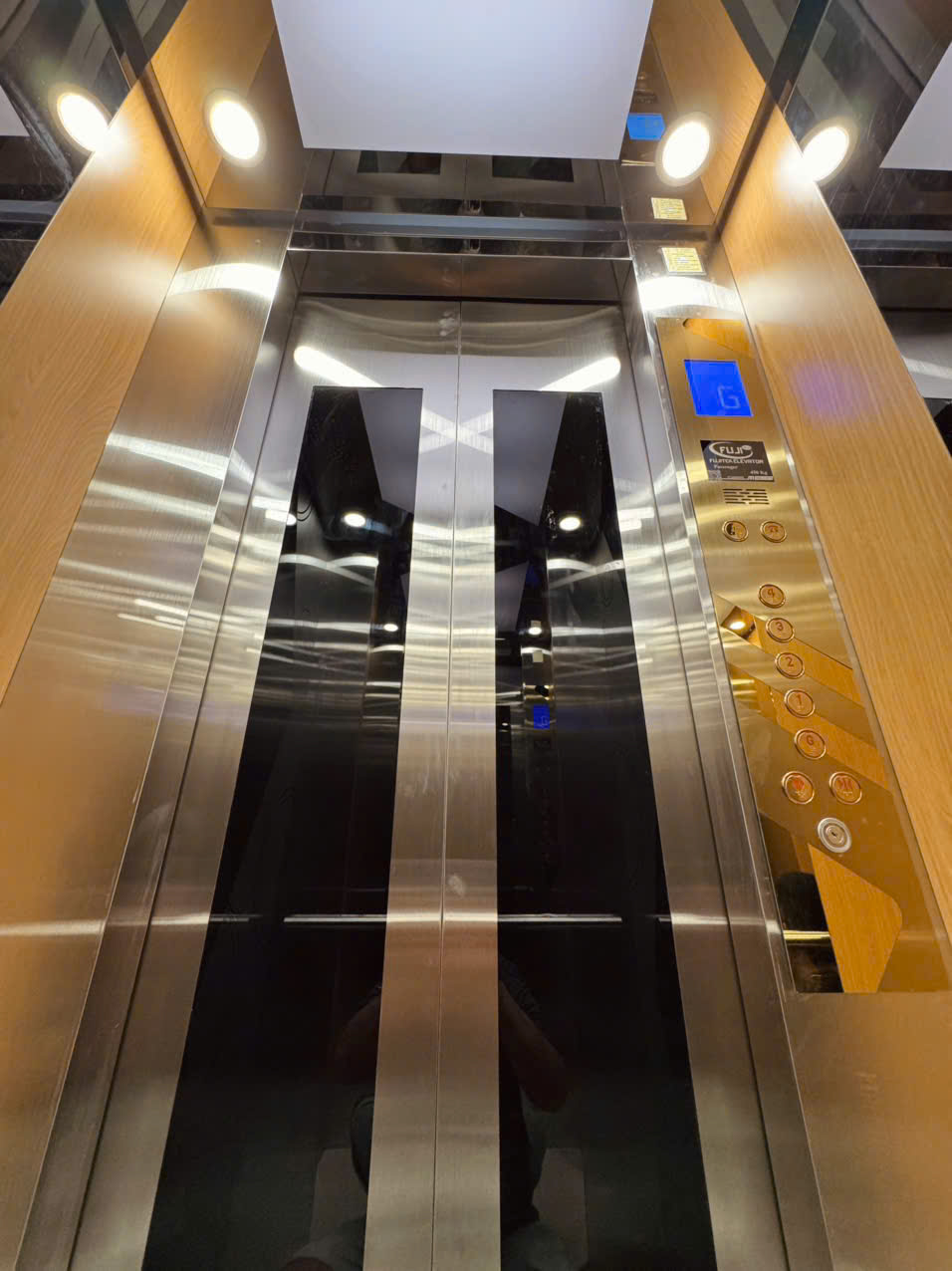 Cần bán Nhà mặt tiền Phường 15, Phú Nhuận, Diện tích 90m², Giá 18.5 Tỷ 2