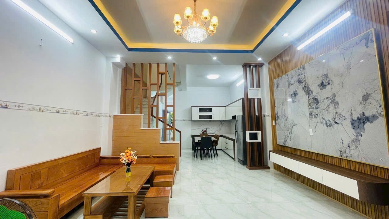 Bán nhà hẻm beton thị trấn Đức Hòa dt 130m2 , 1 lầu, 3pn , 3wc giá 2,35 tỷ 3