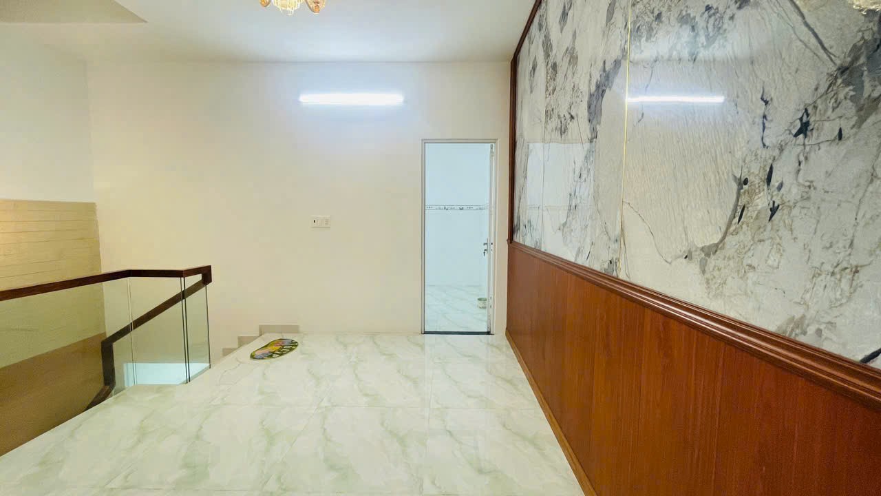 Bán nhà hẻm beton thị trấn Đức Hòa dt 130m2 , 1 lầu, 3pn , 3wc giá 2,35 tỷ 9