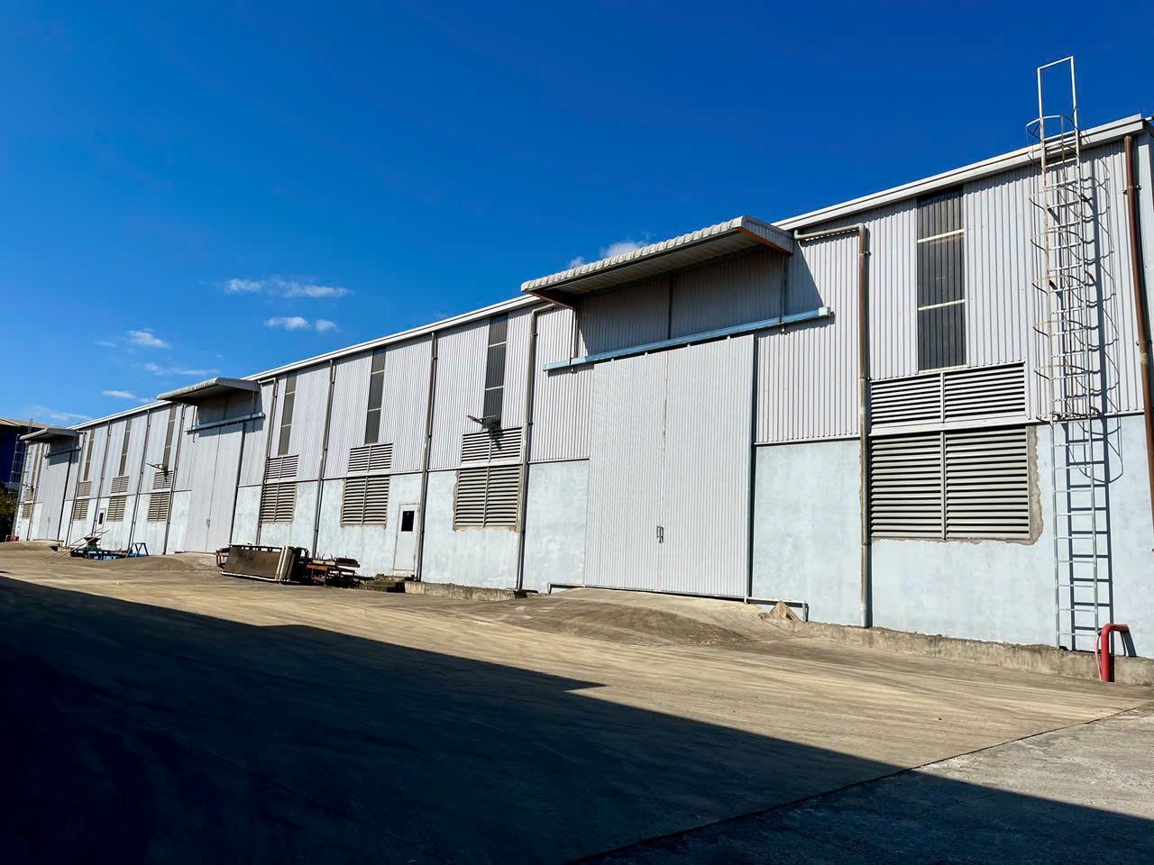 CẦN CHO THUÊ KHO TỪ 300M2 ĐẾN 2400M2, TRANG BỊ SẴN HỆ THỐNG PCCC TỰ ĐỘNG SPINKLER - KCN TRÀ ĐA