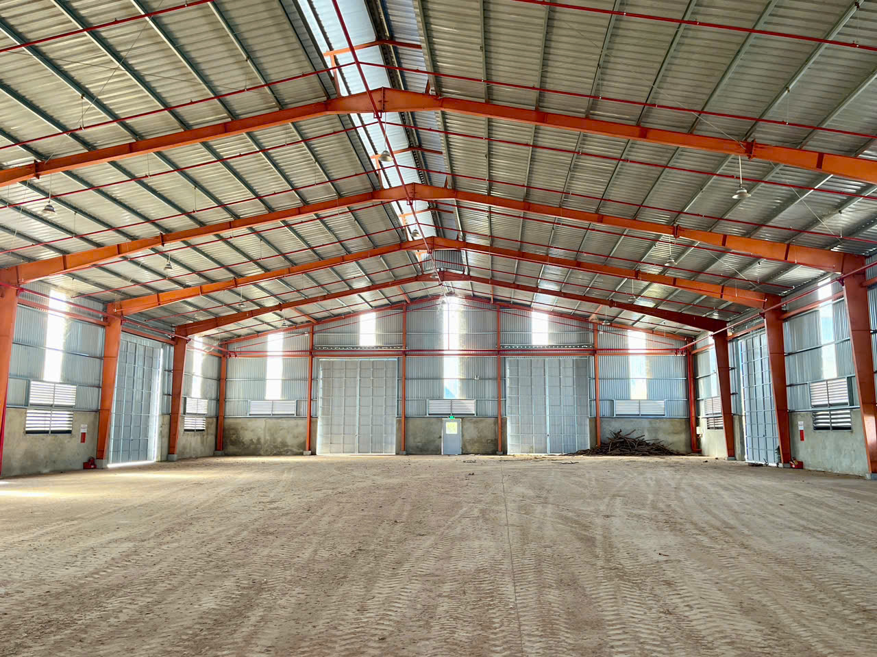 CẦN CHO THUÊ KHO TỪ 300M2 ĐẾN 2400M2, TRANG BỊ SẴN HỆ THỐNG PCCC TỰ ĐỘNG SPINKLER - KCN TRÀ ĐA 4