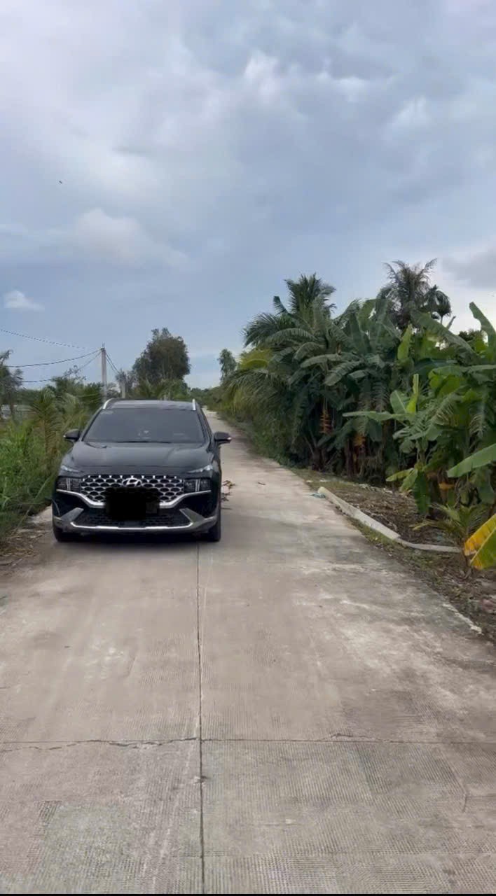 Bán đất mặt tiền đường beton xã Hòa Khánh Tây tdt 1350m2 ( 400m2 thổ) giá 2,7 tỷ 3