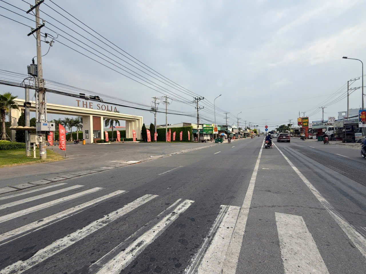 Bán đất thổ lúa mặt tiền ĐT 824 , ấp 8 , Lương Hòa, Bến Lức dt 320m2 ( 130m2 thổ) giá 8,4 tỷ 2