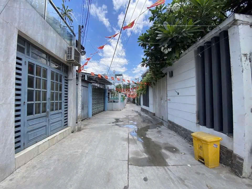 Cần bán Nhà mặt tiền Phường Phước Long B, Quận 9, Diện tích 263m², Giá 018 Tỷ 4