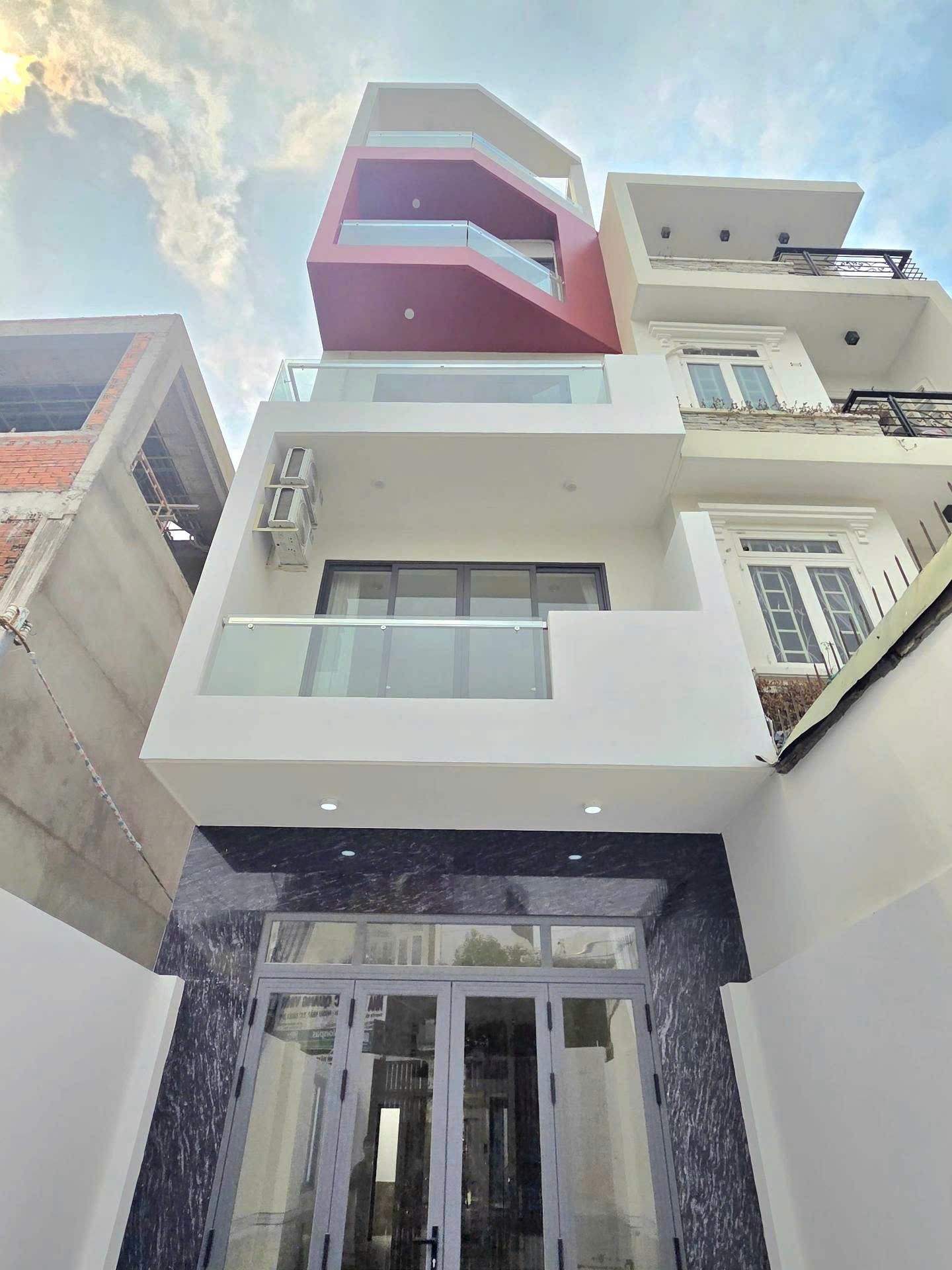 CHỦ BÁN GẤP - NHÀ MẶT TIỀN 5 LẦU ĐƯỜNG SỐ SẦM UẤT NHẤT LINH TÂY - THỦ ĐỨC