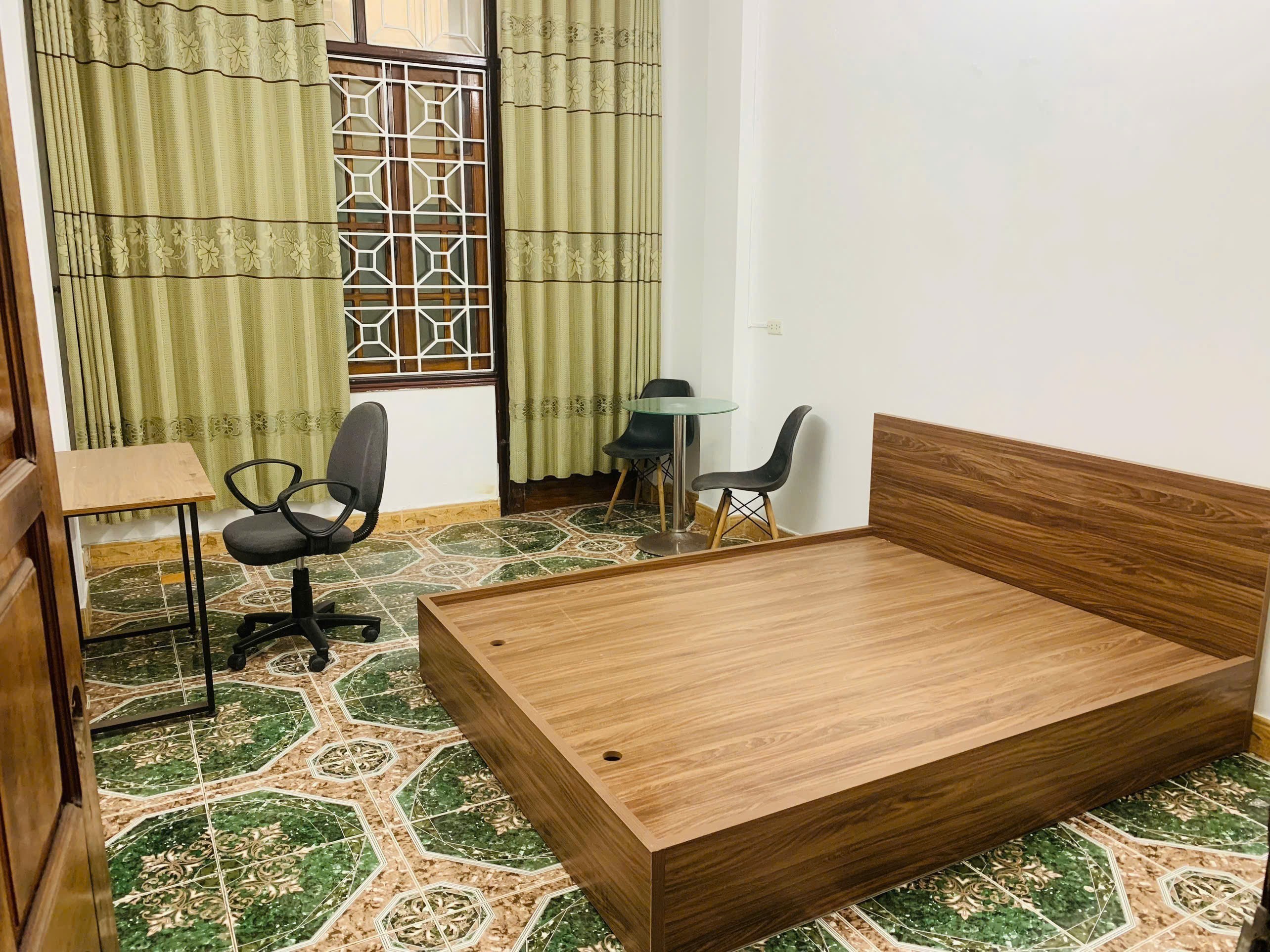 Cho thuê nhà Nguyễn Khánh Toàn, Cầu Giấy 46m x 4T(6 ngủ) FULL ĐỒ giá 21 triệu 2