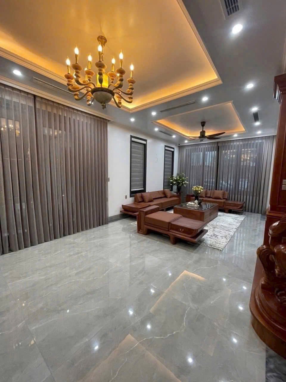 Cho thuê căn biệt thự 3 tầng khu Ecopark, TP Hải Dương, 200m2, sân vườn đẹp, an ninh