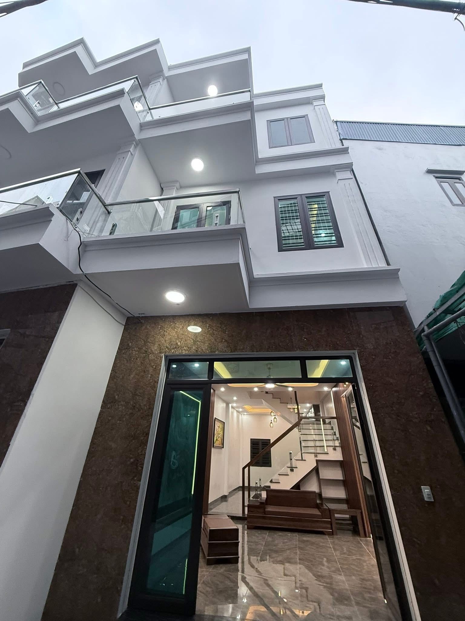 Bán căn nhà ngõ phố Rặng Nhãn, ph Bình Hàn, TP HD, 48m2, 3 tầng, 3 ngủ, đã có nội thất