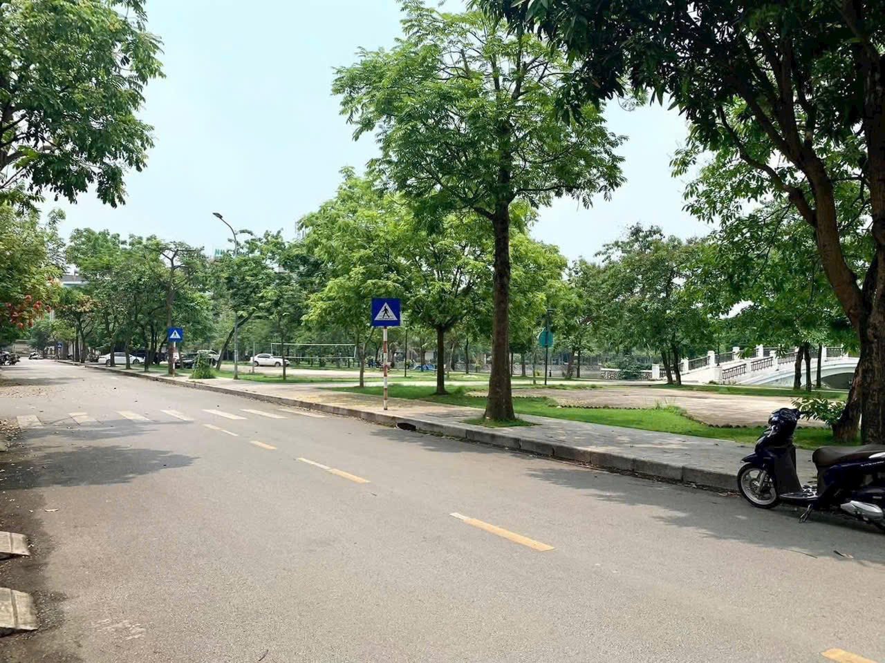 Bán căn nhà cực Vip khu Đông Nam Cường, TP Hải Dương, 136m2, mt 8m, 4 tầng, view hồ